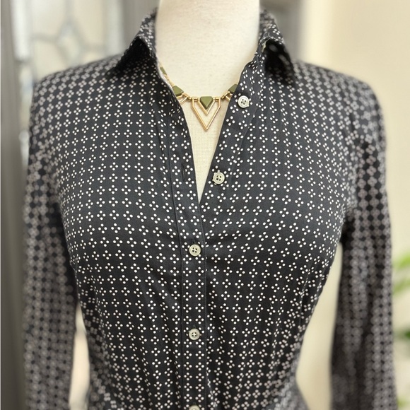 UNTUCKit Mikael Long Sleeve Shirt Dress in a Black White Geometric Dot Pattern - Picture 2 of 11